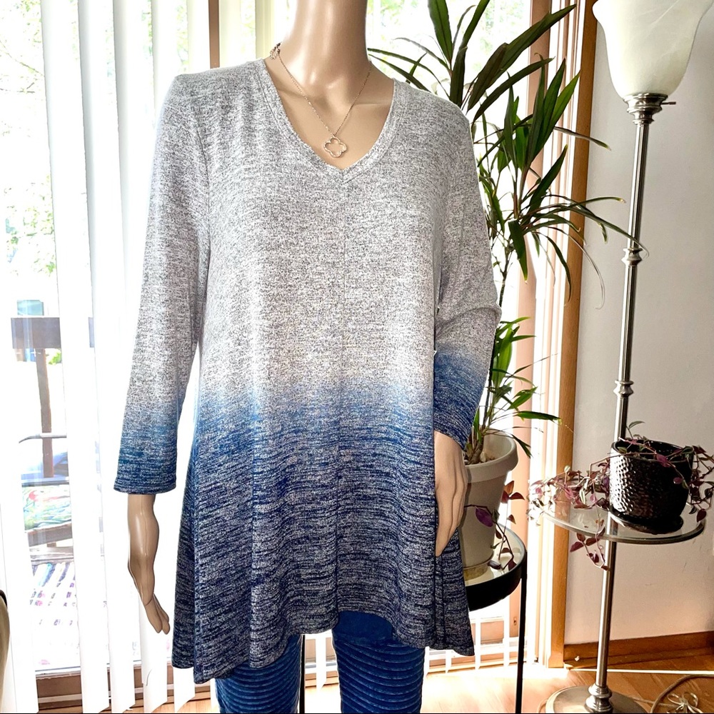 💜Sonoma V-neck Tunic two-tone top 3/4 in sleeves.